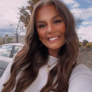 Meet your Posher, Caitlinn